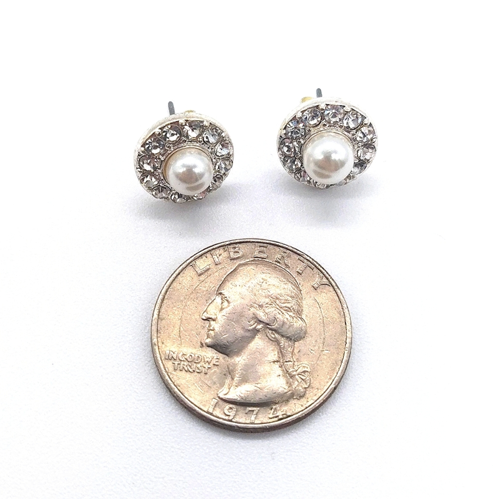 Made with Swarovski Crystals 1/2" Glass Pearl Earrings in Silver - Picture 4 of 5